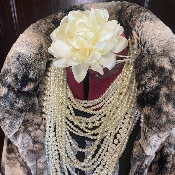 Lindi Animal Print Faux-fur Cape - Picture 3 of 16